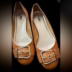 Tan Mossimo "Davina" Flats with a gold buckle accent, sz. 8.5